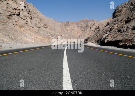 Desert Road à Jebel JAIS Mountain. Émirats arabes Unis. Banque D'Images