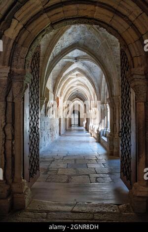 Cloître de l'abbaye royale de Monasteri de Santa Maria de Poblet, Conca de Barbera Tarragone province, Catalogne, Espagne. Le monastère cistercien était fou Banque D'Images