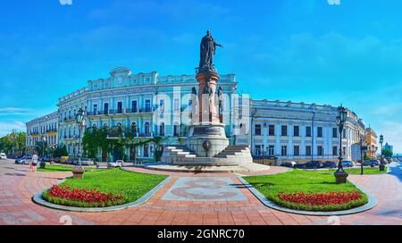 Panorama de la place Catherine (Ekaterininskaya) avec monument restauré aux fondateurs d'Odessa, surmonté de la statue de Catherine la Grande, Odessa, Ukrai Banque D'Images