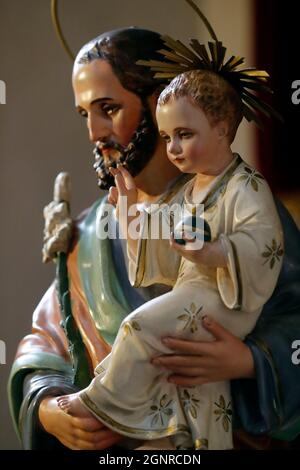 Saint Joseph avec le bébé Jésus. Cathédrale de Gênes, cathédrale San Lorenzo. Gênes. Italie. Banque D'Images