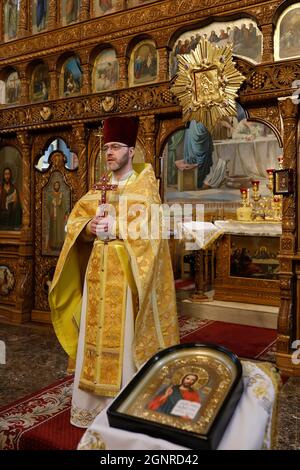 Masse orthodoxe dans l'église de Transfiguration, Chisinau, Moldova Banque D'Images