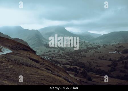 Cat Bells est une chute dans le district des lacs anglais dans le comté de Cumbria. Il a une hauteur de 451 mètres et est l'une des plus populaires des coquillages. Banque D'Images