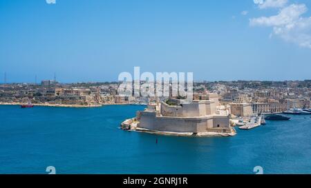 Valleta Malte juillet 27 2017 Cityscape parorama vue depuis les remparts et la batterie d'armes à feu Banque D'Images