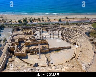 Vue aérienne de l'amphithéâtre romain, site classé au patrimoine mondial de l'UNESCO, Tarragone, Catalogne, Espagne. L'Amphithéâtre de Tarragone est un amphithéâtre romain dans le c Banque D'Images