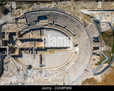 Vue aérienne de l'amphithéâtre romain, site classé au patrimoine mondial de l'UNESCO, Tarragone, Catalogne, Espagne. L'Amphithéâtre de Tarragone est un amphithéâtre romain dans le c Banque D'Images