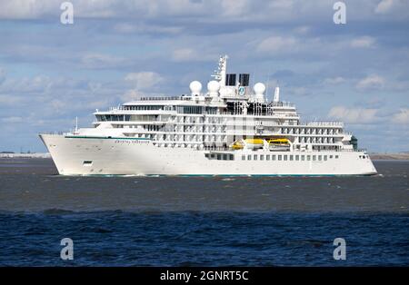 27/09/2021 Gravesend UK expédition luxueuse navire de croisière Crystal Endeavour lancé en juillet 2021 croisière sur la Tamise sur son chemin vers la capitale cet arrière Banque D'Images