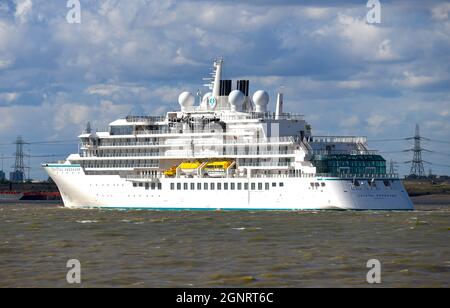 27/09/2021 Gravesend UK expédition luxueuse navire de croisière Crystal Endeavour lancé en juillet 2021 croisière sur la Tamise sur son chemin vers la capitale cet arrière Banque D'Images