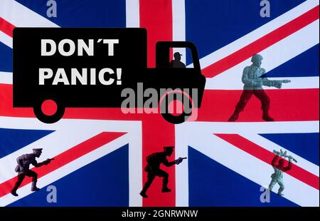 Pénurie de pilotes HGV, panique achetant du carburant, l'armée est en train d'être rédigée pour conduire, Brexit, Grande-Bretagne... concept. Banque D'Images