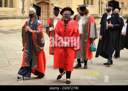 La secrétaire Hillary Rodham Clinton a été parmi les 6 personnes vénérées à recevoir un diplôme honorifique de l'Université d'Oxford lors de la cérémonie annuelle d'Encaenia Banque D'Images