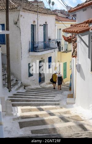 Une ruelle dans le vieux quartier de Koroni en dessous de la forteresse vénitienne, Messinia, à la pointe sud du Péloponnèse, Grèce. Banque D'Images