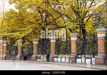 Corroyé – clôture en fer du jardin Mikhaïlovsky (Mikhaïlovsky Sad), Saint-Pétersbourg, Russie Banque D'Images