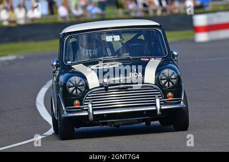 Karun Chandhok, Charlie Cooper, Morris Mini Cooper S, John Whitmore Trophy, Goodwood Revival 2021, Goodwood, Chichester, West Sussex, Angleterre, septembre Banque D'Images