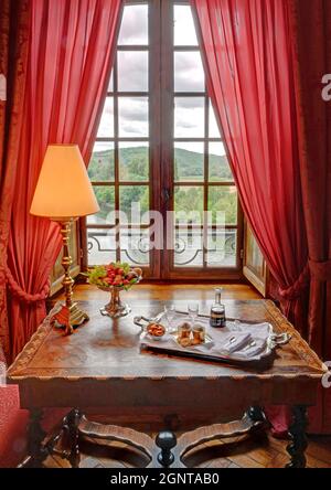 France, Lot (46), Lacave, le château de la Treyne, hôtel du groupe Relais et Châteaux au bord de la Dordogne, chambre // France, Lacave, château de la Banque D'Images