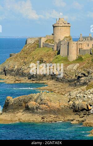 France, Côtes-d'Armor (22), Plévenon, fort la Latte, château fort sur la Pointe de la Latte (vue aérienne) // France, Côtes d'Armor, Plévenon, fort la Banque D'Images