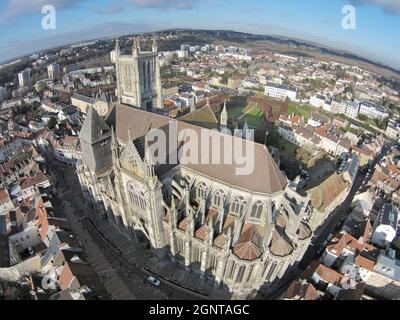 France, Seine-et-Marne (77), Meaux, cathédrale Saint-Etienne (vue aérienne) // France, Seine-et-Marne, Meaux, Cathédrale Saint Etienne de Meaux (vue aérienne Banque D'Images