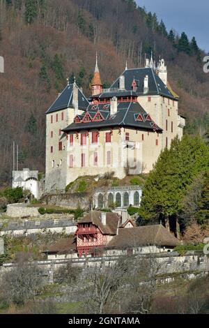 France, haute Savoie (74), Menthon-Saint-Bernard, le château au dessus du lac d'Annecy // France, haute Savoie, Menthon Saint Bernard, le château d'Abov Banque D'Images