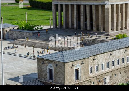 Parc Miniaturk à Istanbul, Turquie.Copie à l'échelle d'Anitkabir - le mausolée de Mustafa Kemal Ataturk à Ankara, Turquie. Banque D'Images