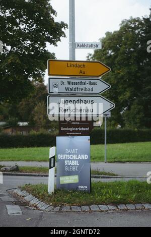 Dinkelscherben, Allemagne . 27 septembre 2021. AM 26.09.21 fand in Deutschland die Bundesnagswahl statt. Dazu wurden von den Parteien in ganz Deutschland, Wahlplakate aufgegangen. Hier im Bild ein Plakat der CSU in Dinkelscherben am 27.09.21, einen Tag nach der Wahl. * le 26 septembre 2021, les élections fédérales ont eu lieu en Allemagne. À cette fin, les partis ont accroché des affiches électorales dans toute l'Allemagne. Sur cette photo figure une affiche du CSU à Dinkelscherben le 27 septembre 2021, un jour après les élections. (Photo par Alexander Pohl/Sipa USA) crédit: SIPA USA/Alay Live News Banque D'Images