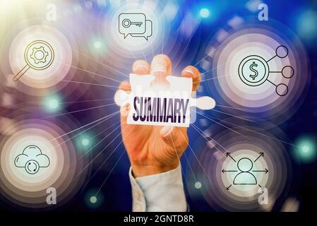 Affiche textuelle affichant le résumé. Photo conceptuelle brève déclaration ou compte-rendu des points principaux de quelque chose sujet main tenant Jigsaw Puzzle pièce déverrouillage Banque D'Images