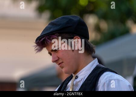 Timisoara, Roumanie - 26 septembre 2021 : portrait de compagnons de voyage portant de vieux vêtements traditionnels aux Journées culturelles hongroises Banque D'Images