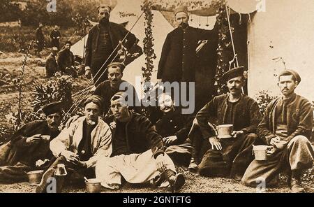 Première Guerre mondiale -première Guerre mondiale un campement de Zouaves français qui avaient été envoyés aux lignes de bataille en taxi par Gallieni (Joseph Simon Gallieni ( 1849 – 1916), ministre français de la guerre. Les régiments d'infanterie légère Zouaves de l'armée française ont servi dans la première Guerre mondiale (en fait de 1830 à 1962), principalement liés à l'Algérie. Les Zouaves, ainsi que les tirailleurs indigènes Algeriens, figurent parmi les unités les plus décorées de l'armée française. Banque D'Images