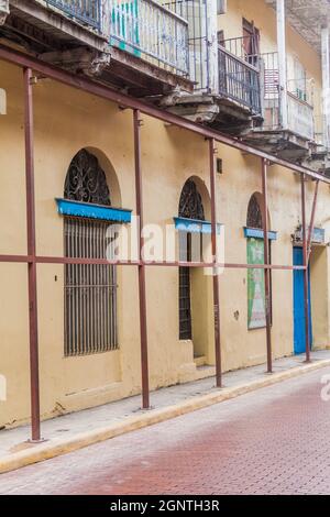 PANAMA CITY, PANAMA - 27 MAI 2016 : bâtiment délabré à Casco Viejo (vieille ville) de Panama City Banque D'Images