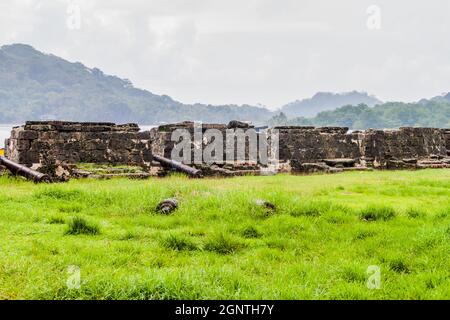 Forteresse de Fuerte San Jeronimo dans le village de Portobelo, Panama Banque D'Images