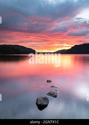 Lever de soleil à Ullswater. Glencoe Bay, Ullswater, Cumbria, Royaume-Uni. 12 septembre 2021. Banque D'Images