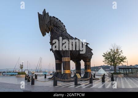 Cheval de Troie à Canakkale, Turquie. Le cheval de Troie en bois est un monument situé sur le front de mer dans la ville de Canakkale Banque D'Images