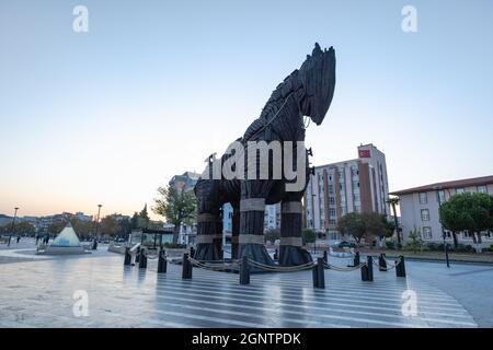 Cheval de Troie à Canakkale, Turquie. Le cheval de Troie en bois est un monument situé sur le front de mer dans la ville de Canakkale Banque D'Images