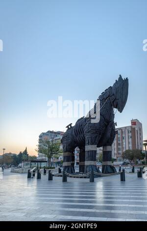 Cheval de Troie à Canakkale, Turquie. Le cheval de Troie en bois est un monument situé sur le front de mer dans la ville de Canakkale Banque D'Images