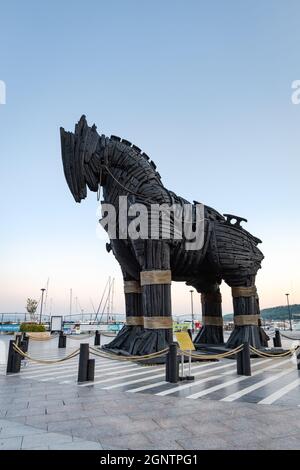 Cheval de Troie à Canakkale, Turquie. Le cheval de Troie en bois est un monument situé sur le front de mer dans la ville de Canakkale Banque D'Images