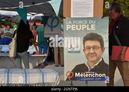 Marseille, France. 25 septembre 2021. Une affiche du député Jean-Luc Mélenchon candidat aux élections présidentielles françaises de 2022 vu pendant la fête du populaire Union.Organized par le parti d'extrême gauche 'la France insoumise' (LFI), La fête de l'Union populaire commence la campagne du député français Jean-Luc Mélenchon pour les élections présidentielles françaises de 2022. (Photo de Gerard Bottino/SOPA Images/Sipa USA) crédit: SIPA USA/Alay Live News Banque D'Images