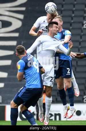 MILTON KEYNES, ANGLETERRE - 25 SEPTEMBRE 2021 : Daniel William Harvie des dons photographiés lors de la ligue FEL SkyBet 2021/22 un match de la semaine 9 entre MK dons FC et Wycombe Wanderers FC au stade MK. Copyright: Cosmin Iftode/Picstaff Banque D'Images