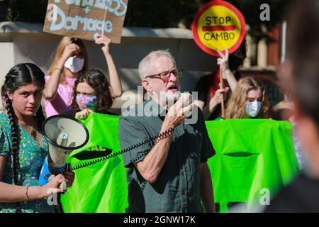 Londres, Royaume-Uni. 24 septembre 2021. Le député Jeremy Corbyn soutient la grève mondiale du climat sur la place du Parlement. Crédit: Waldemar Sikora Banque D'Images