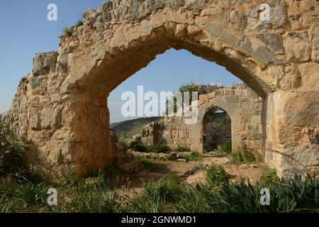 Château de Montfort. QAl'at al-Qurain ou QAl'at al-Qarn - 'Château de la petite Corne' un château Crusader en ruines dans la région de la haute Galilée. Ruines de Monfo Banque D'Images