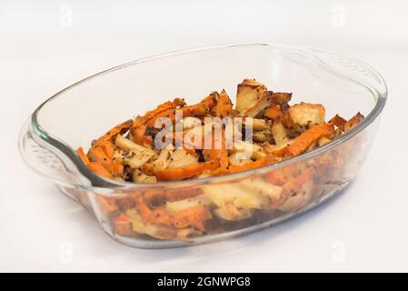 Pommes de terre croustilles douces et blanches avec four Banque D'Images