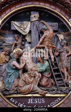 13e Chemin de Croix,le corps de Jésus est déposé de la croix, Chartreuse Pleterje en Slovénie, Banque D'Images