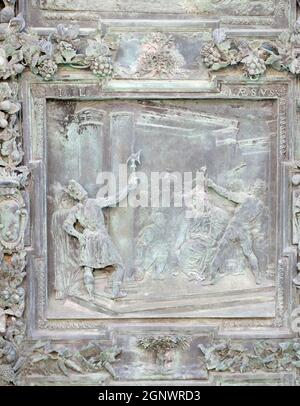 Christ couronné de Thorns, œuvre de sculpture de l'école de Giambologna, portail de la cathédrale Sainte Marie de l'Assomption à Pise, Italie Banque D'Images