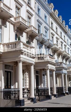 Maisons et appartements en terrasse style Regency géorgien à Kensington Londres Angleterre Royaume-Uni la région populaire destination touristique attraction la Banque D'Images