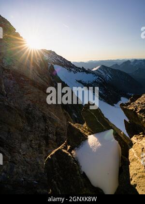 Merveilleux matin pendant la montée sur la crête de Studlgrat sur le Grossglockner, la plus haute montagne d'Autriche. Hohe Tauern, Alpes Banque D'Images