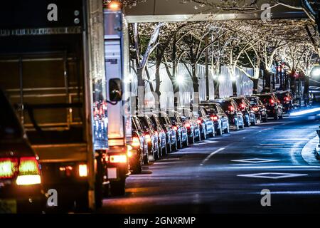 Colonne du taxi s'arrête dans l'épaule. Lieu de tournage : zone métropolitaine de Tokyo Banque D'Images