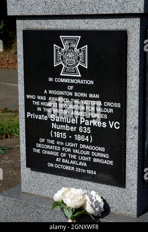 Plaque privée Samuel Parkes VC, le mémorial de guerre, Wigginton, Staffordshire, Angleterre, ROYAUME-UNI Banque D'Images