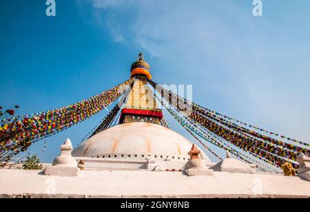 Les drapeaux de prières au stupa Boudhanath à Katmandou, Népal Banque D'Images