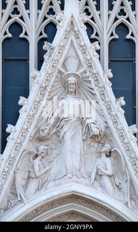 Sacré Coeur de Jésus entre deux Anges, Sacro Cuore del Suffragio église à Rome, Italie Banque D'Images