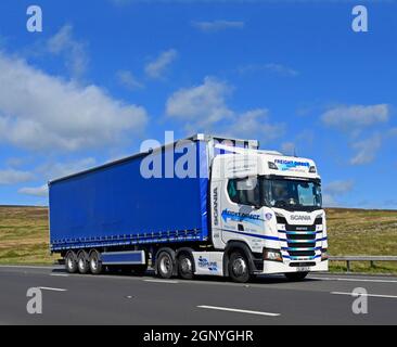 HGV. Freight Direct Ireland Limited. Groupe Express. Autoroute M6, en direction du sud. Shap, Cumbria, Angleterre, Royaume-Uni, Europe. Banque D'Images