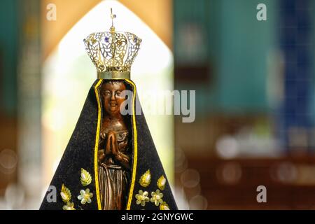 Sculpture de l'image de notre Dame d'Aparecida, mère de Jésus dans la religion catholique, patronne du Brésil Banque D'Images