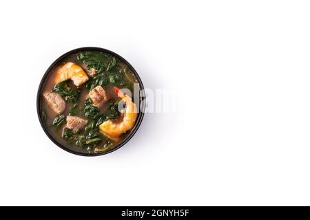 Soupe de bœuf, de ragoût d'okra et d'épinards dans un bol isolé sur fond blanc Banque D'Images