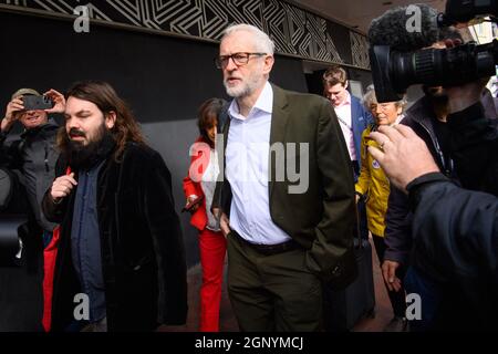 Brighton, Royaume-Uni. 28 septembre 2021. Jeremy Corbyn, député, photographié lors de la conférence du Parti travailliste de 2021 à Brighton. Date de la photo: Mardi 28 septembre 2021. Le crédit photo devrait se lire: Matt Crossick/Empics/Alamy Live News Banque D'Images