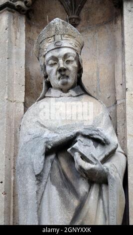 Statue de Saint Cera sur le portail de la Saint Germain l'Auxerrois, église dans Paris, France Banque D'Images